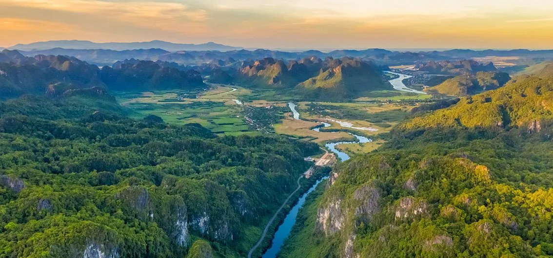 Karstberge und Wälder im Nationalpark Phong Nha-Ke Bang